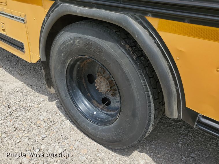 image for item IT9766 2001 Blue Bird TC2000  school bus