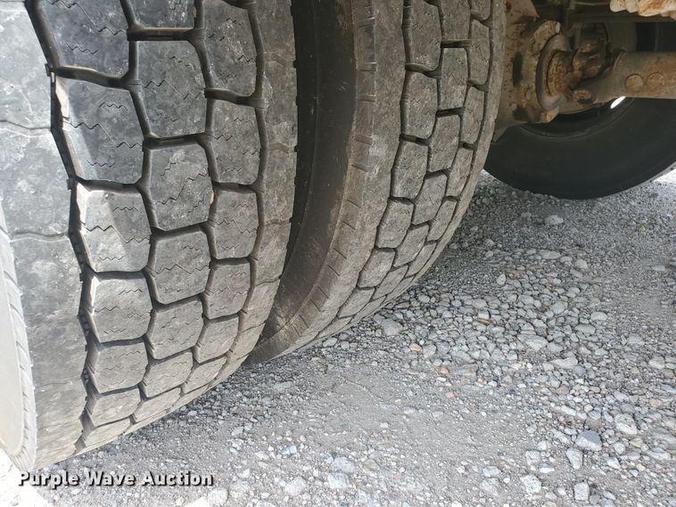 image for item IT9766 2001 Blue Bird TC2000  school bus