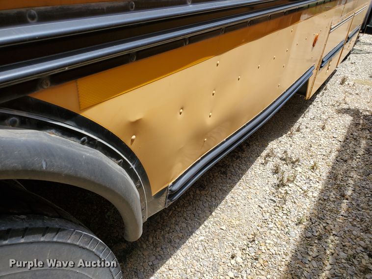 image for item IT9766 2001 Blue Bird TC2000  school bus