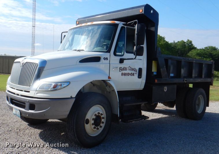 image for item JY9914 2005 International 4400  dump truck