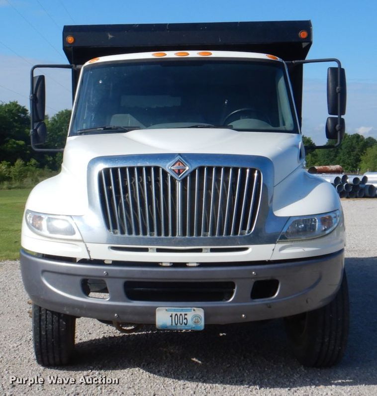 image for item JY9914 2005 International 4400  dump truck