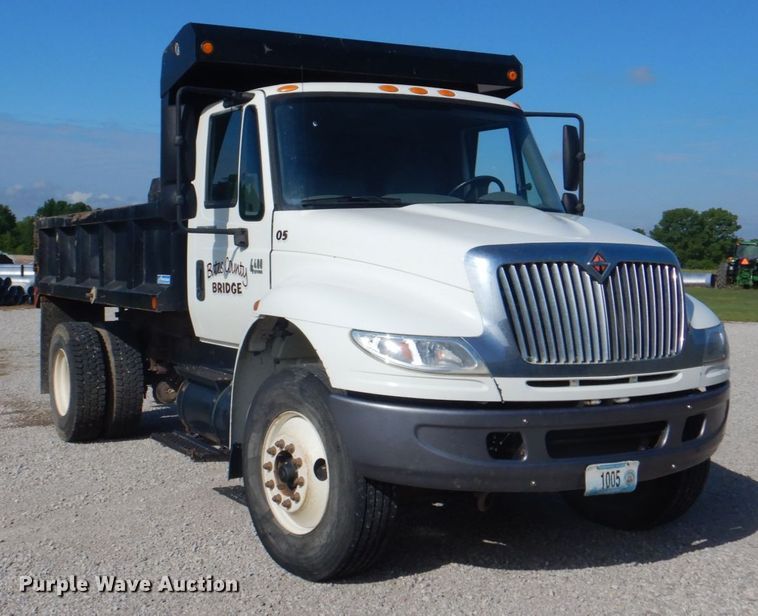 image for item JY9914 2005 International 4400  dump truck