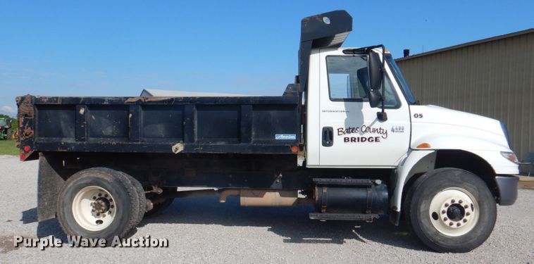image for item JY9914 2005 International 4400  dump truck