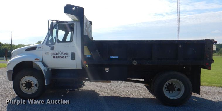 image for item JY9914 2005 International 4400  dump truck