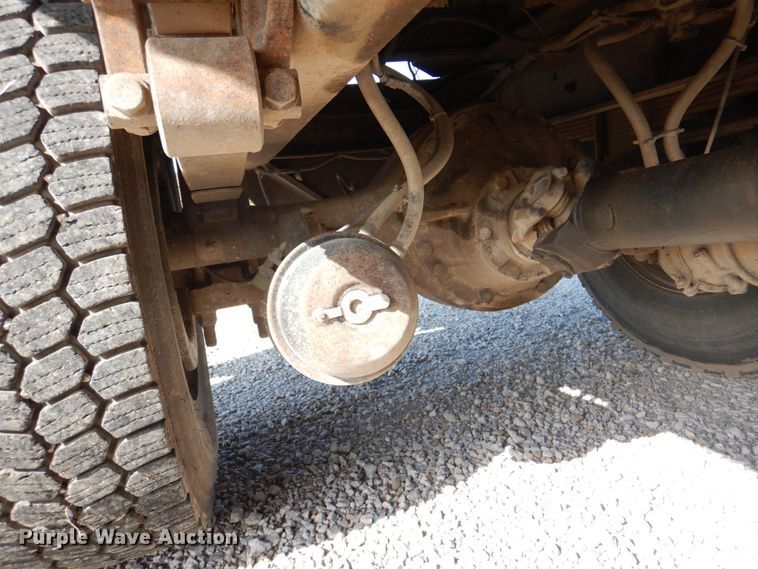 image for item JY9914 2005 International 4400  dump truck