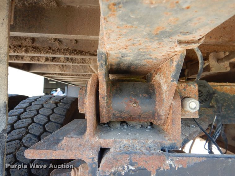 image for item JY9914 2005 International 4400  dump truck