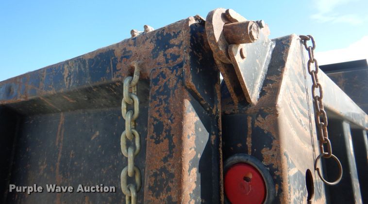 image for item JY9914 2005 International 4400  dump truck