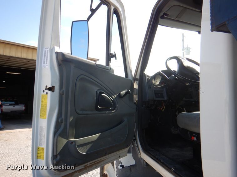 image for item JY9914 2005 International 4400  dump truck