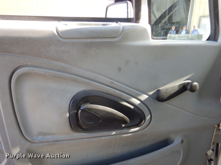 image for item JY9914 2005 International 4400  dump truck