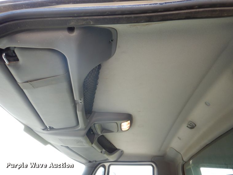 image for item JY9914 2005 International 4400  dump truck