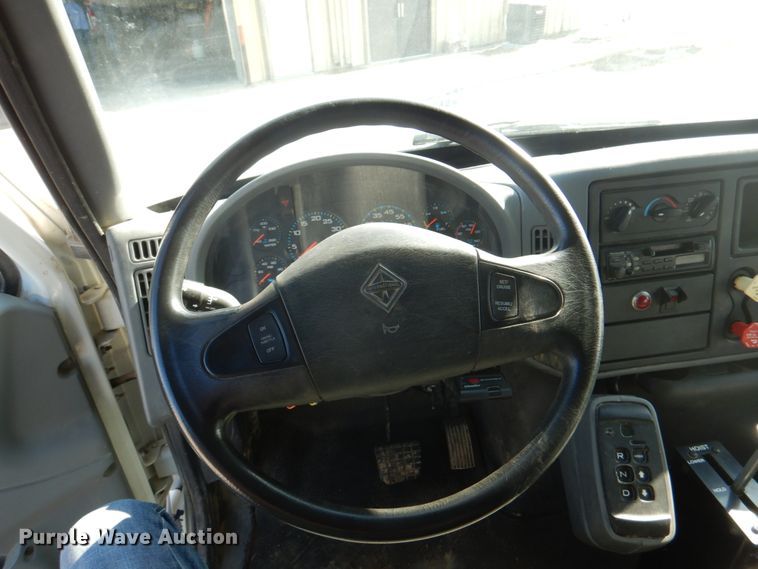 image for item JY9914 2005 International 4400  dump truck