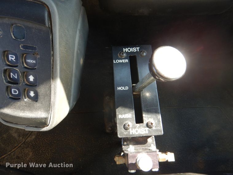 image for item JY9914 2005 International 4400  dump truck