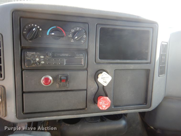 image for item JY9914 2005 International 4400  dump truck