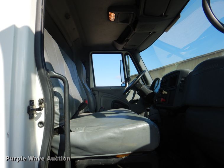 image for item JY9914 2005 International 4400  dump truck