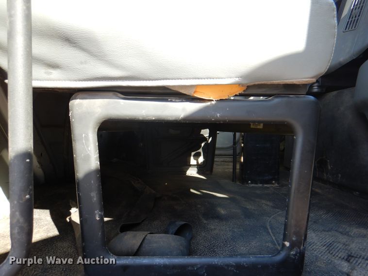 image for item JY9914 2005 International 4400  dump truck