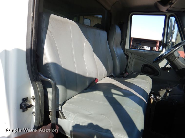 image for item JY9914 2005 International 4400  dump truck