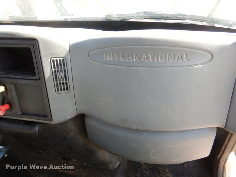 image for item JY9914 2005 International 4400  dump truck