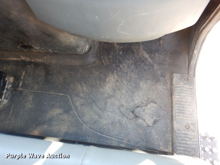 image for item JY9914 2005 International 4400  dump truck