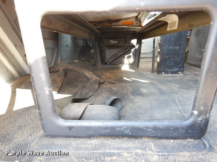 image for item JY9914 2005 International 4400  dump truck