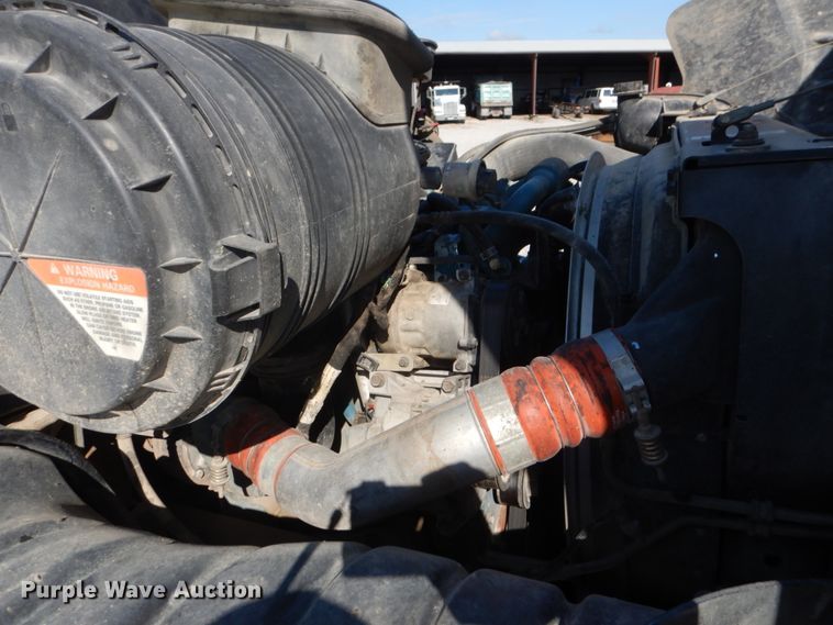 image for item JY9914 2005 International 4400  dump truck