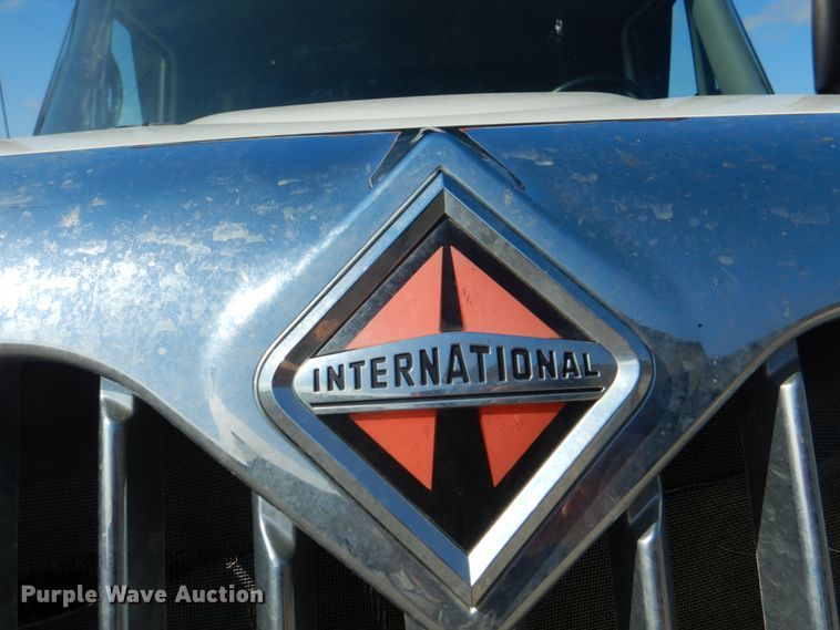 image for item JY9914 2005 International 4400  dump truck