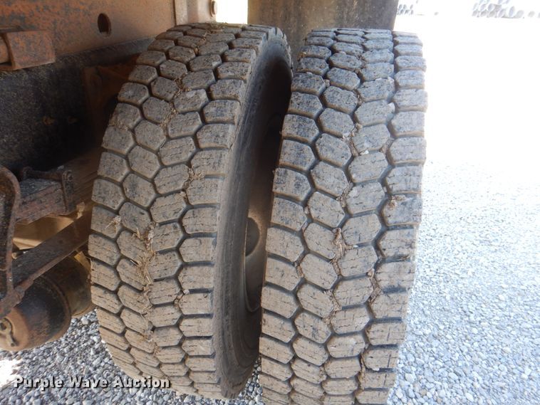 image for item JY9914 2005 International 4400  dump truck