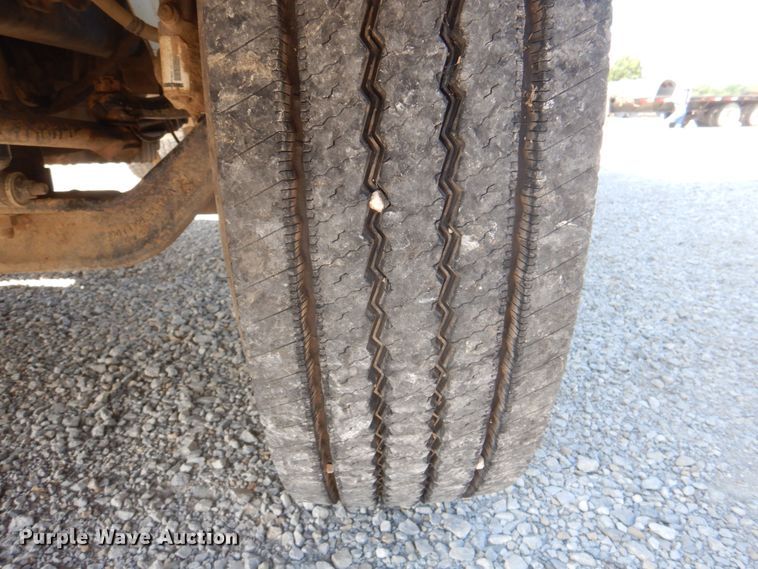 image for item JY9914 2005 International 4400  dump truck