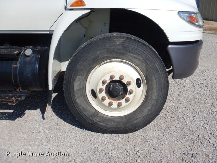 image for item JY9914 2005 International 4400  dump truck