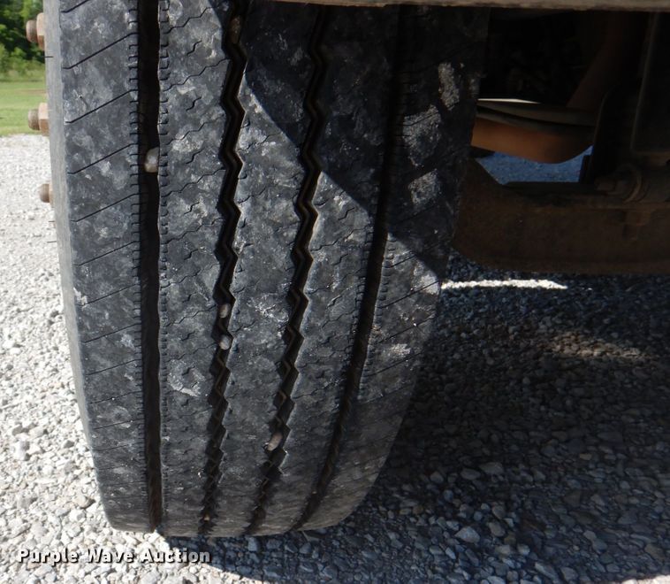 image for item JY9914 2005 International 4400  dump truck