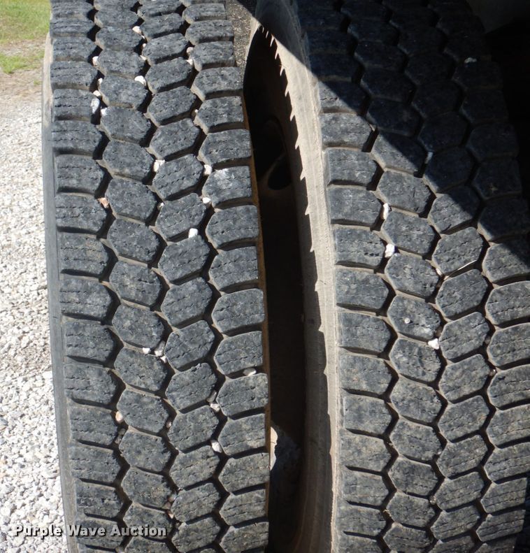 image for item JY9914 2005 International 4400  dump truck