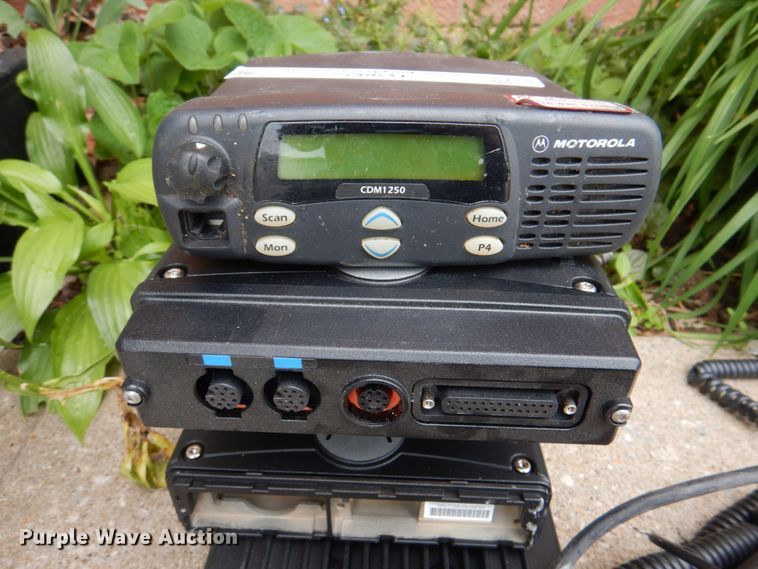 image for item JY9927 (5) Motorola CB radios