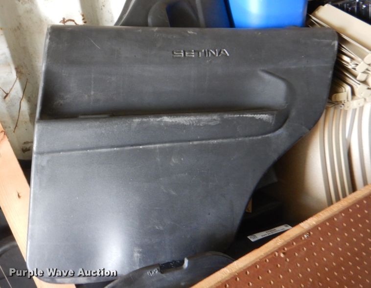 image for item JY9929 2013 Ford Explorer  rear door panels