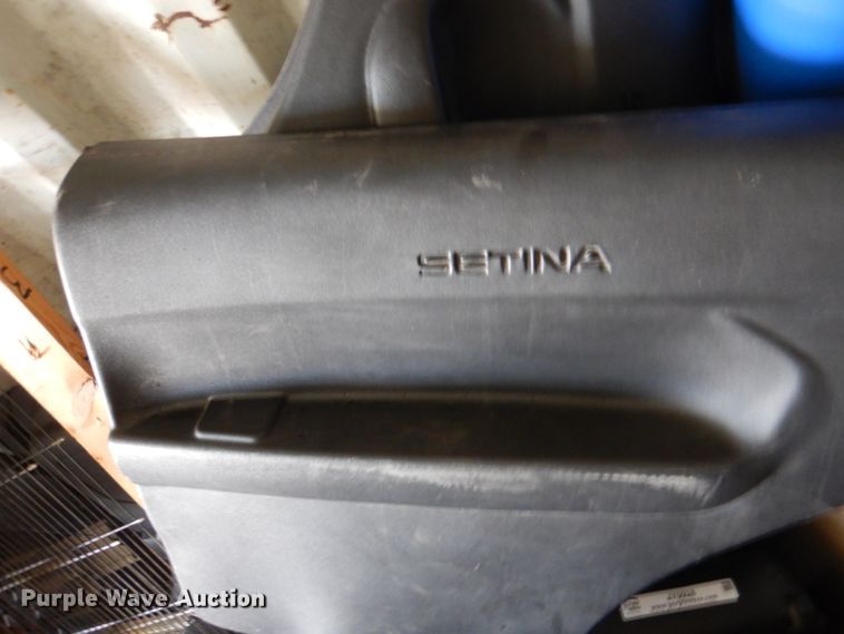 image for item JY9929 2013 Ford Explorer  rear door panels