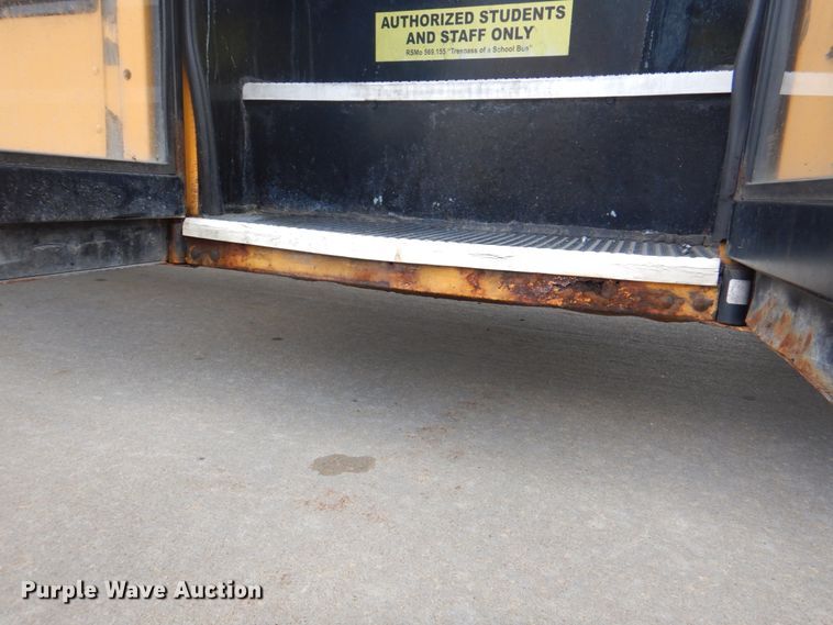 image for item JY9953 2003 International 3800  school bus