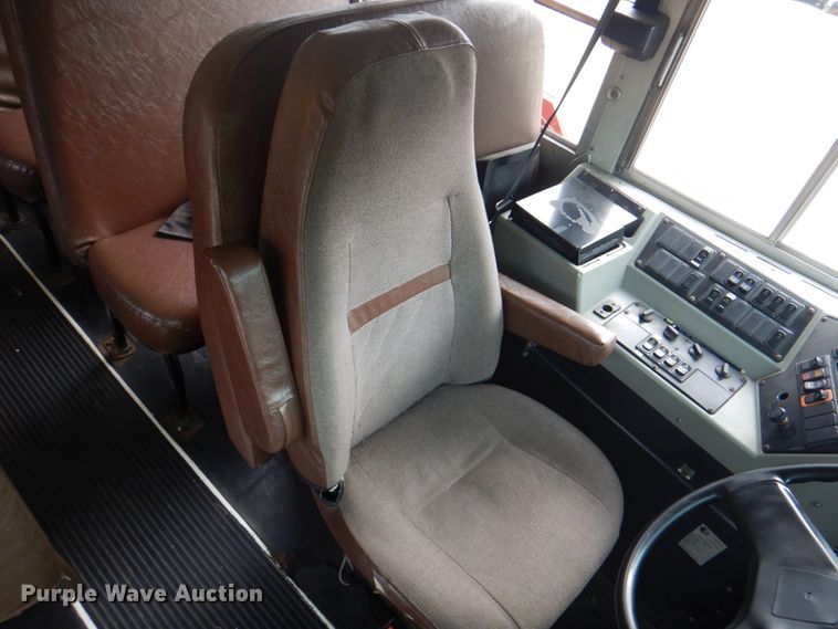 image for item JY9953 2003 International 3800  school bus