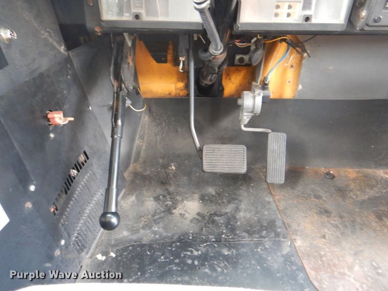 image for item JY9953 2003 International 3800  school bus