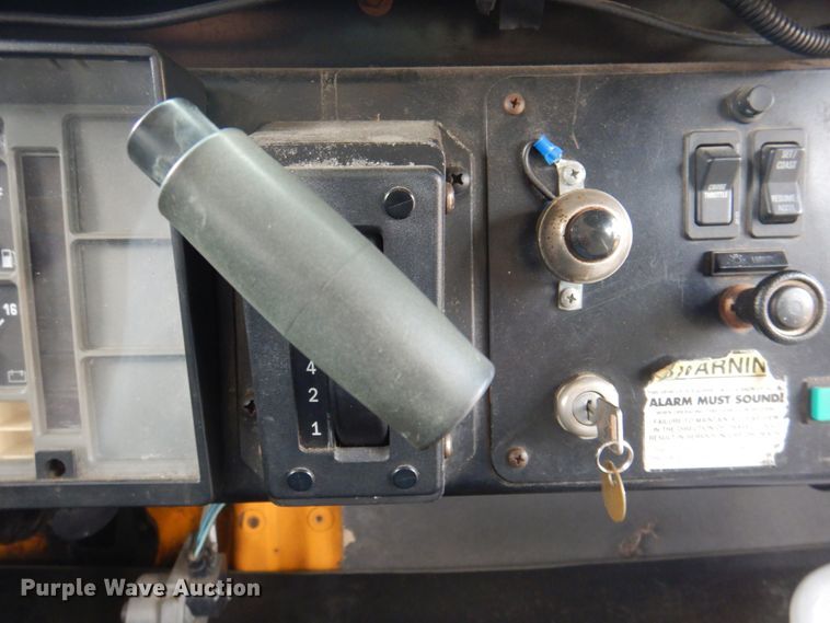 image for item JY9953 2003 International 3800  school bus