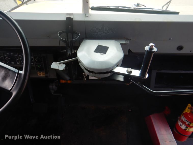 image for item JY9953 2003 International 3800  school bus