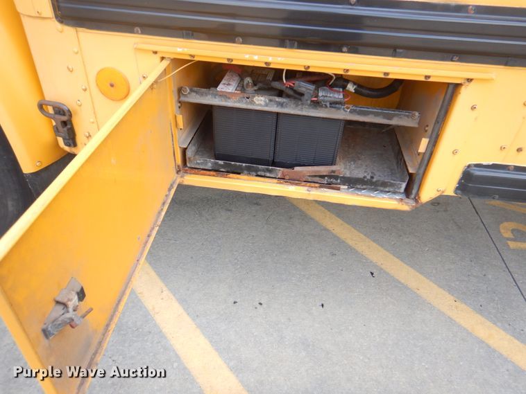 image for item JY9954 2004 IC IC3S530  school bus