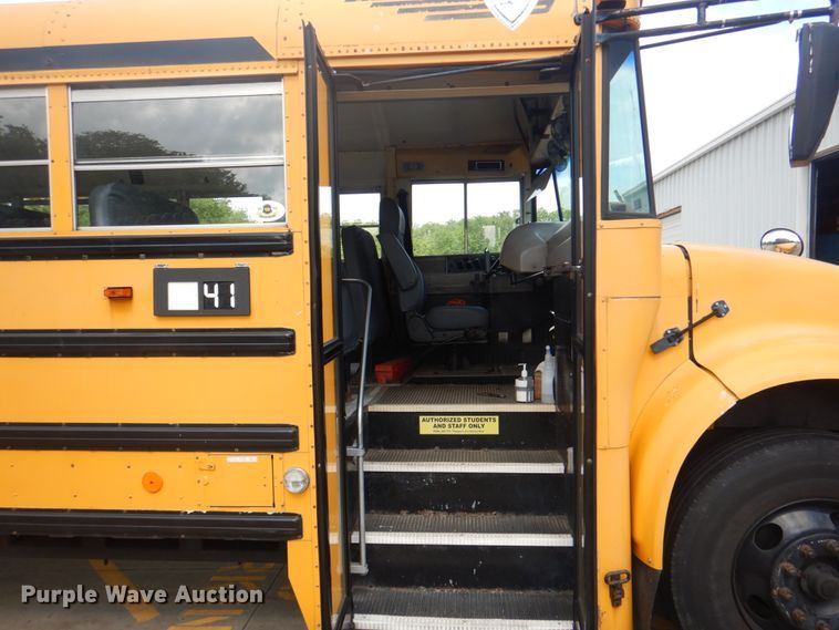 image for item JY9954 2004 IC IC3S530  school bus