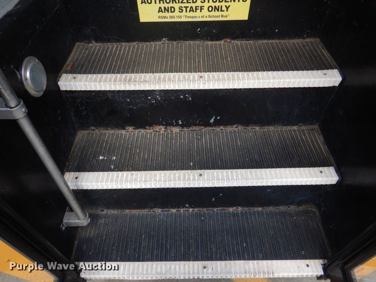 image for item JY9954 2004 IC IC3S530  school bus