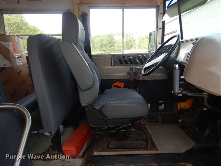 image for item JY9954 2004 IC IC3S530  school bus