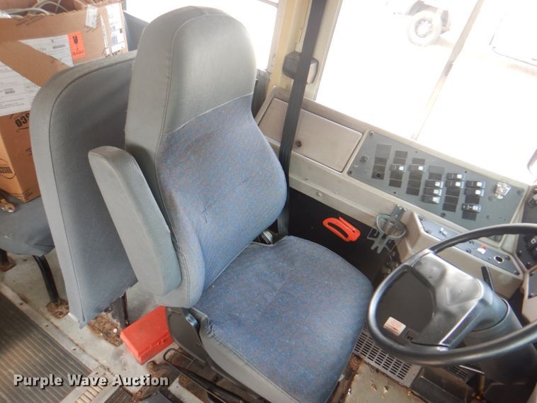 image for item JY9954 2004 IC IC3S530  school bus