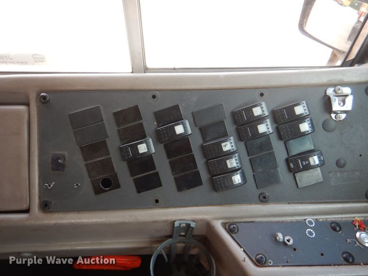 image for item JY9954 2004 IC IC3S530  school bus