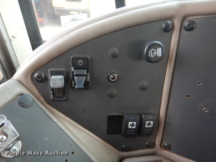 image for item JY9954 2004 IC IC3S530  school bus