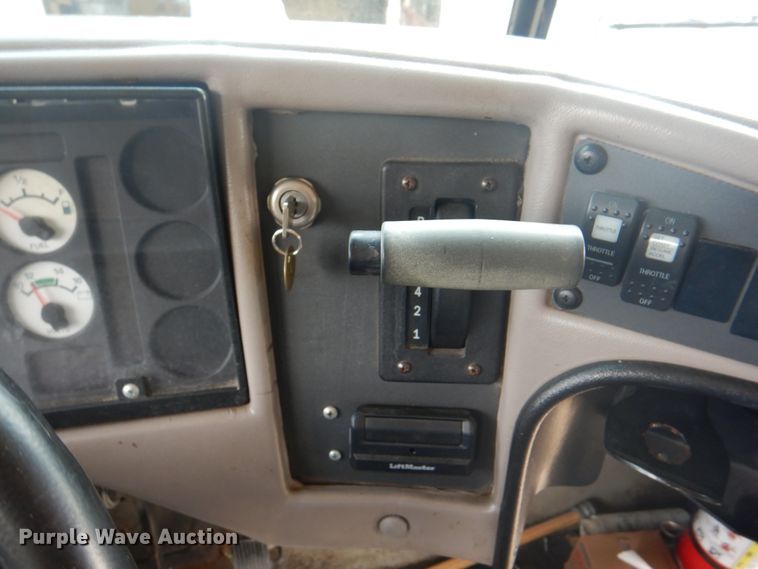 image for item JY9954 2004 IC IC3S530  school bus