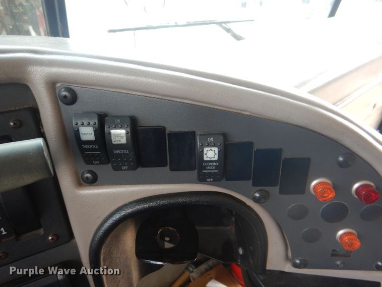 image for item JY9954 2004 IC IC3S530  school bus