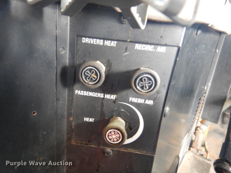 image for item JY9954 2004 IC IC3S530  school bus