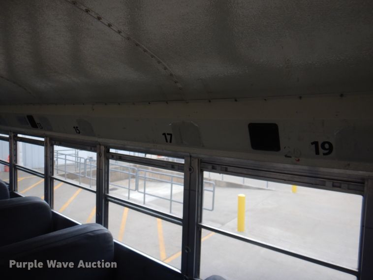 image for item JY9954 2004 IC IC3S530  school bus