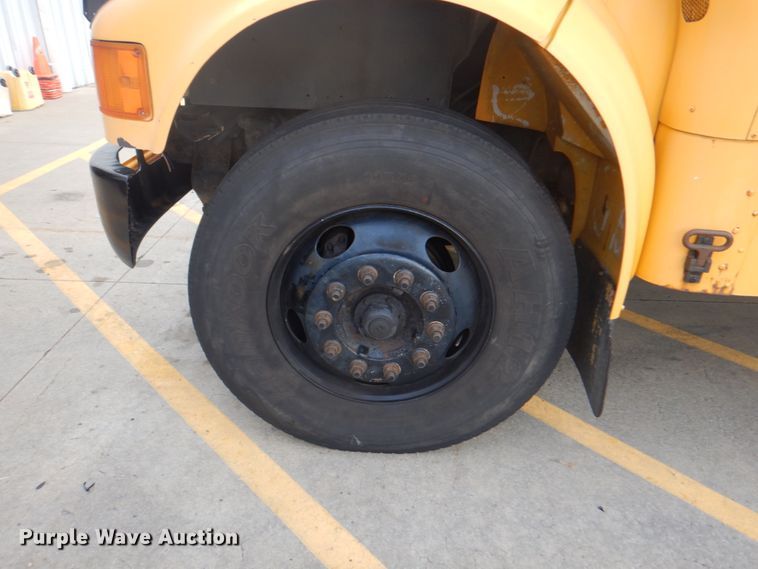 image for item JY9954 2004 IC IC3S530  school bus